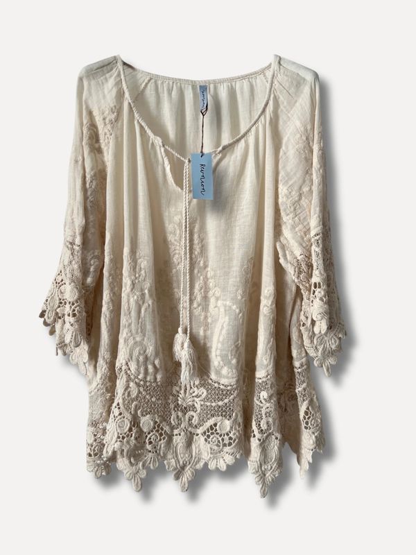 Lama Lace Blouse Reunion